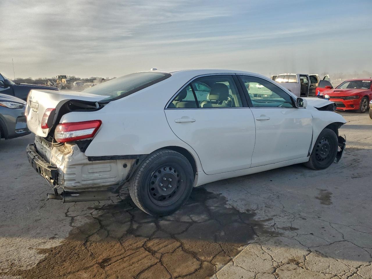 2011 TOYOTA CAMRY BASE photo 3