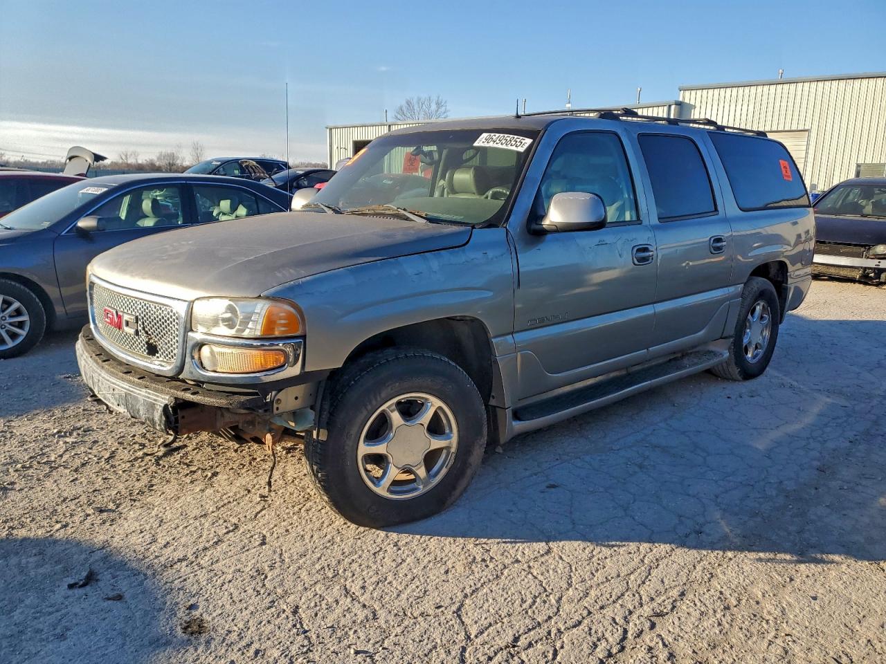 2002 GMC SUBURBAN — FRONT END damage — photo 1