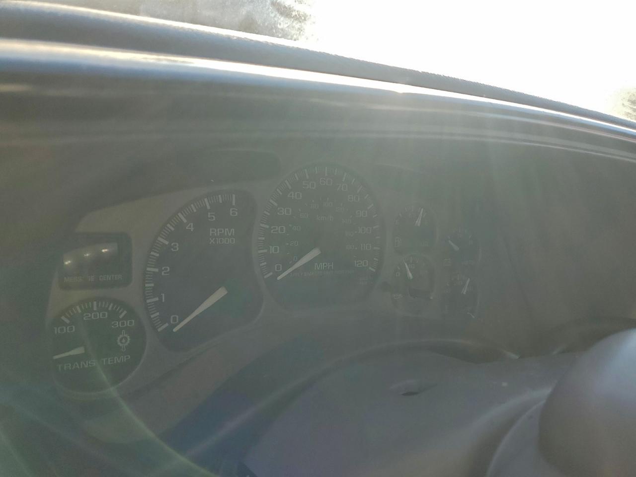 2002 GMC SUBURBAN photo 25