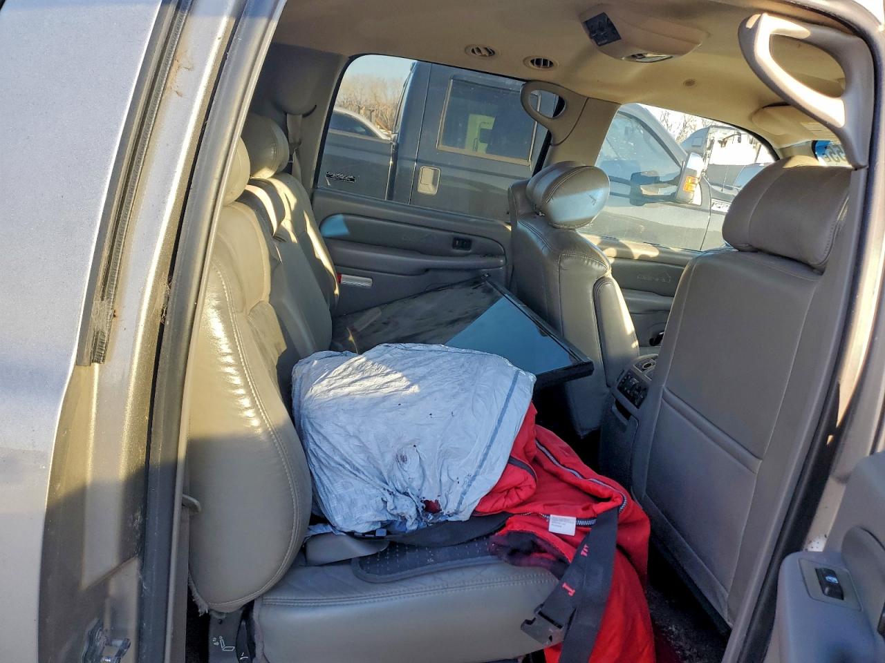 2002 GMC SUBURBAN photo 31