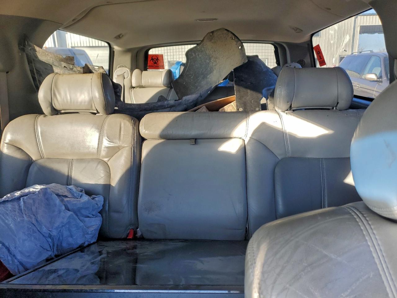 2002 GMC SUBURBAN photo 28