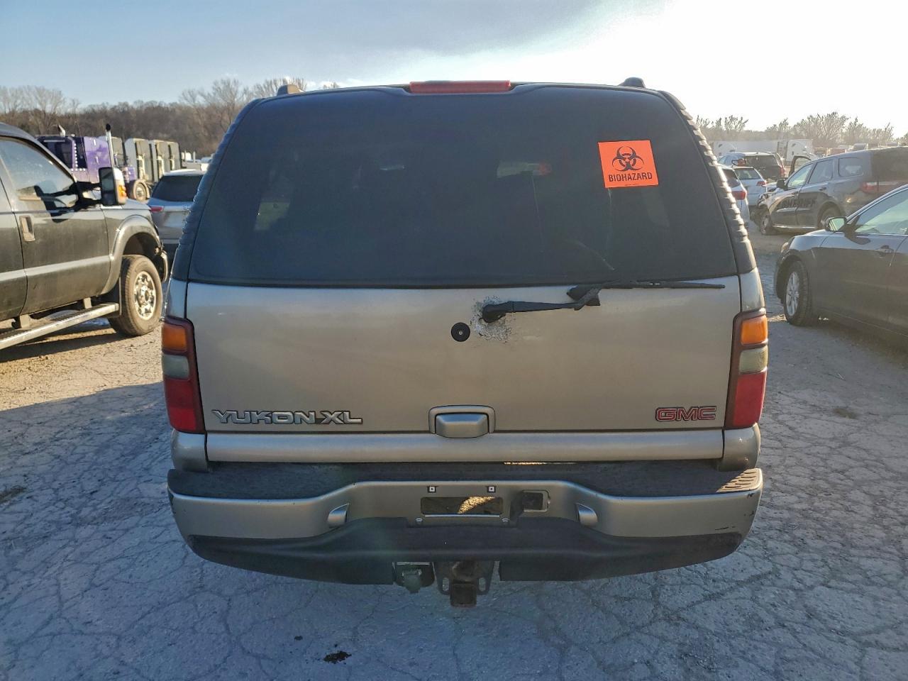 2002 GMC SUBURBAN photo 16