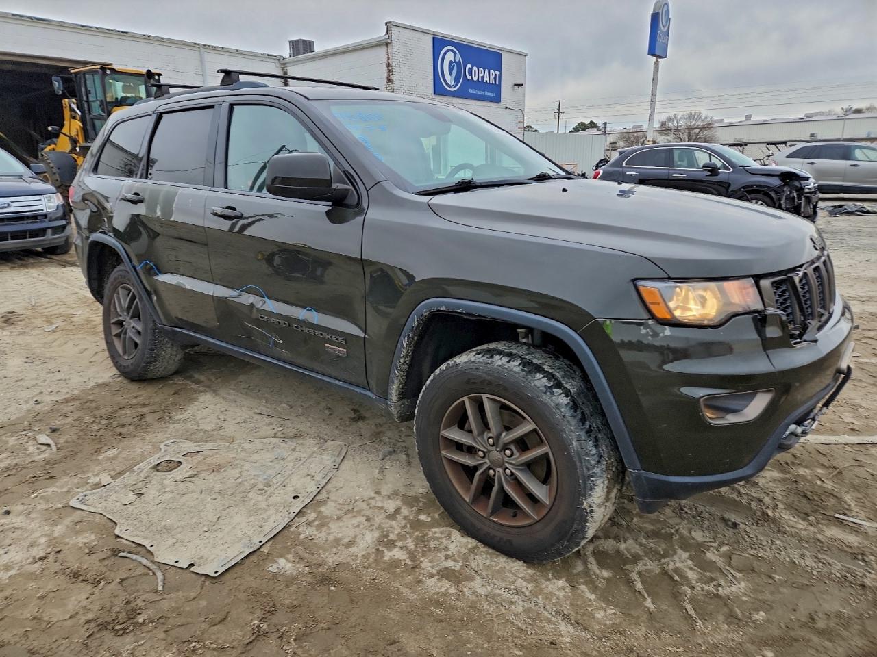 2016 JEEP GRAND CHEROKEE LAREDO photo 4