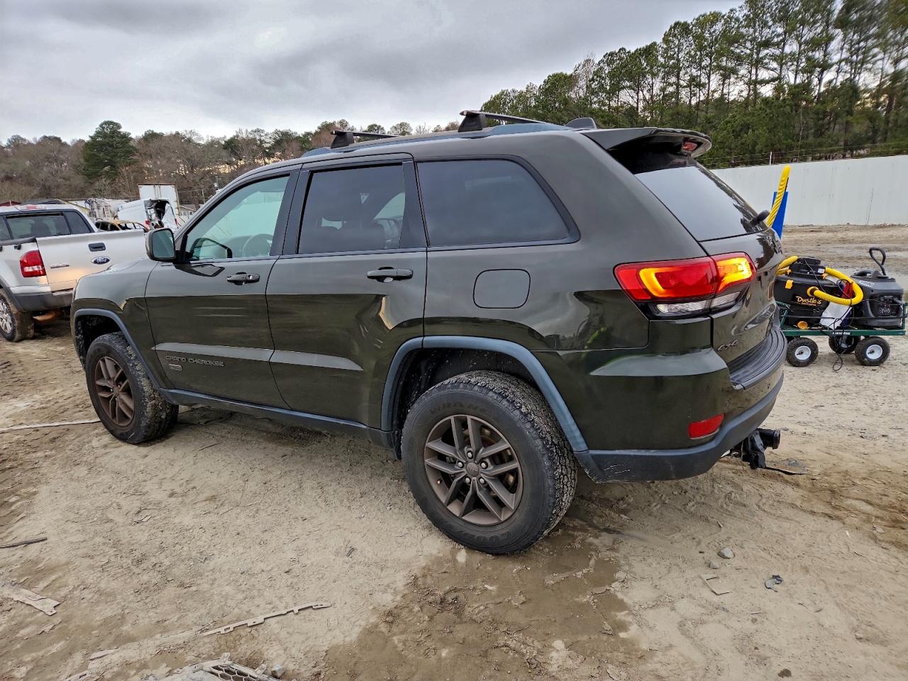 2016 JEEP GRAND CHEROKEE LAREDO photo 2