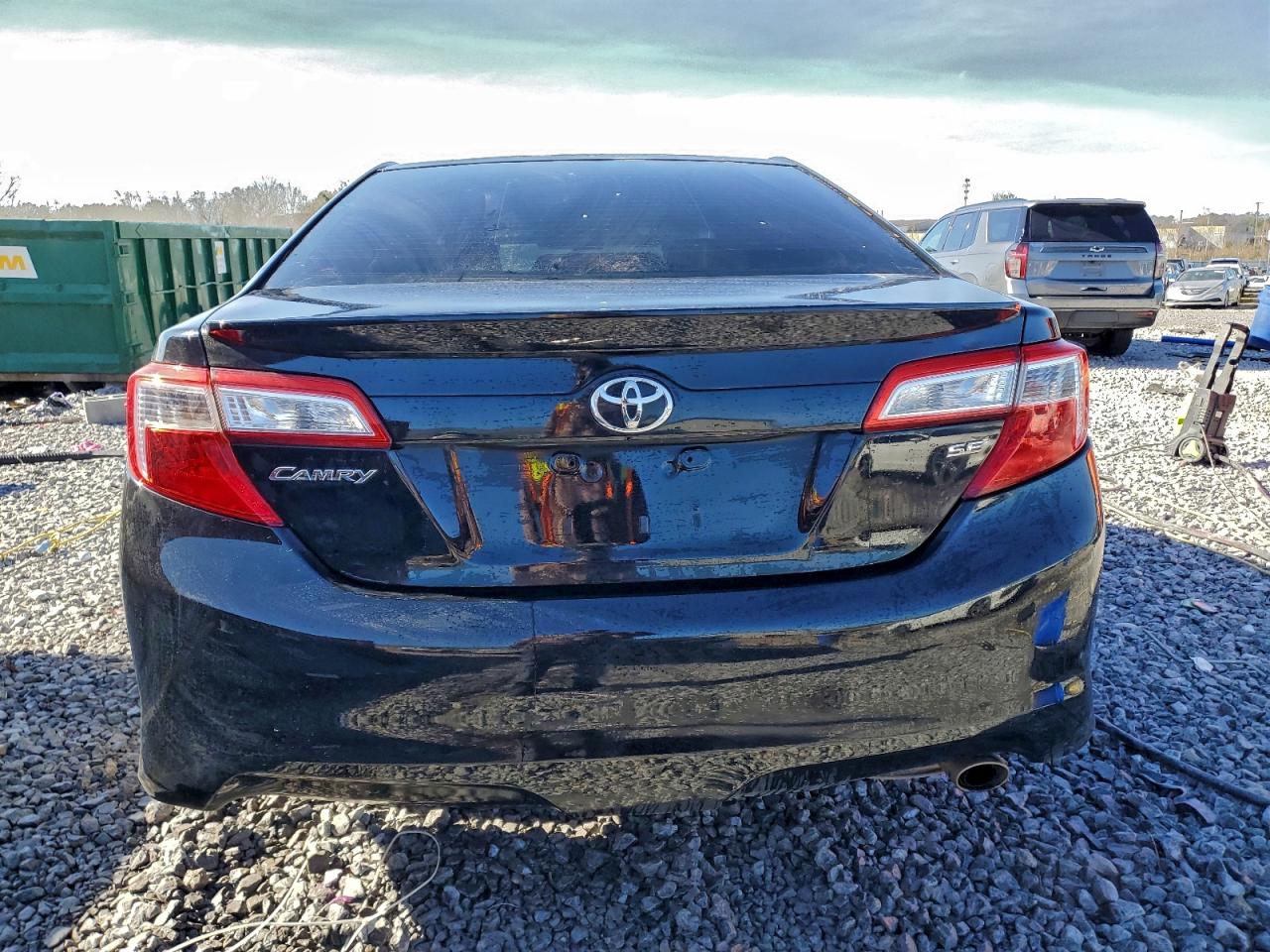 2014 TOYOTA CAMRY L photo 6