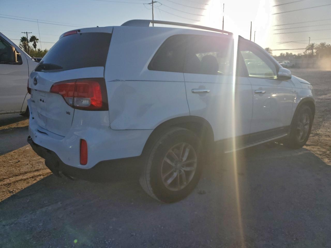 2015 KIA SORENTO LX photo 3