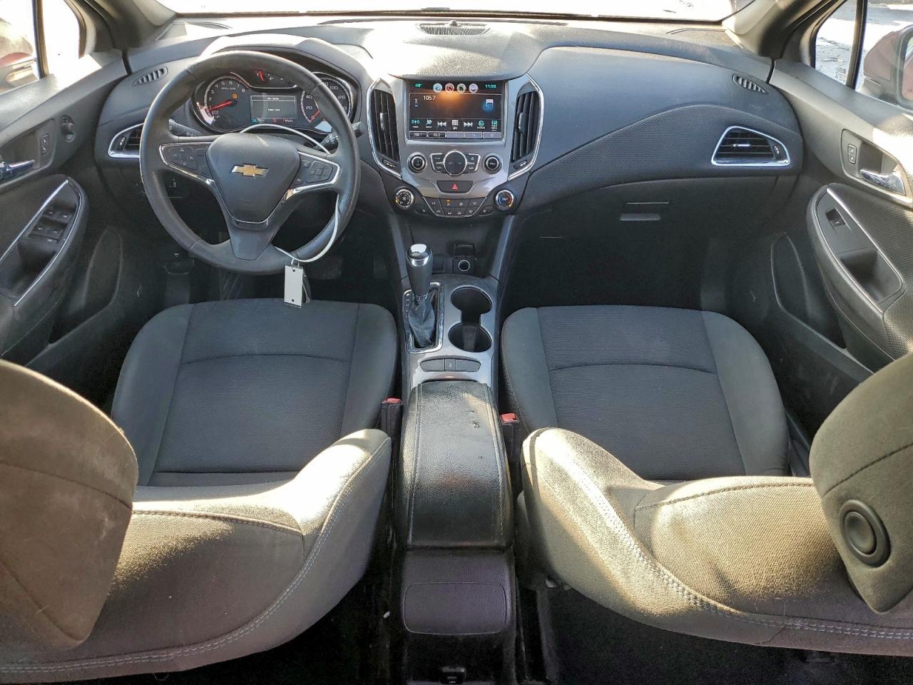 2017 CHEVROLET CRUZE LT photo 8