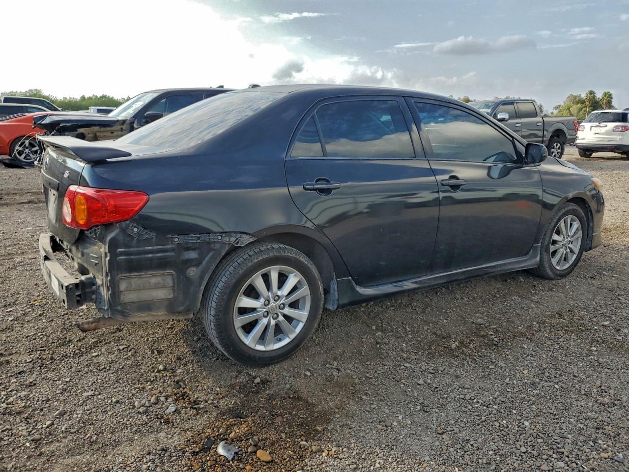 2010 TOYOTA COROLLA BASE photo 3