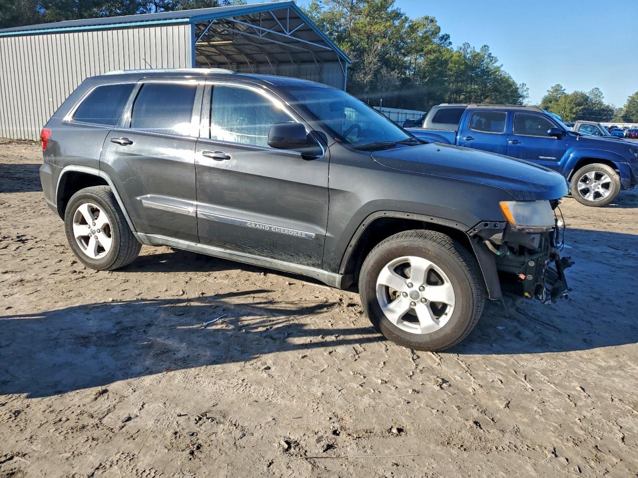 2011 JEEP GRAND CHEROKEE LAREDO photo 4