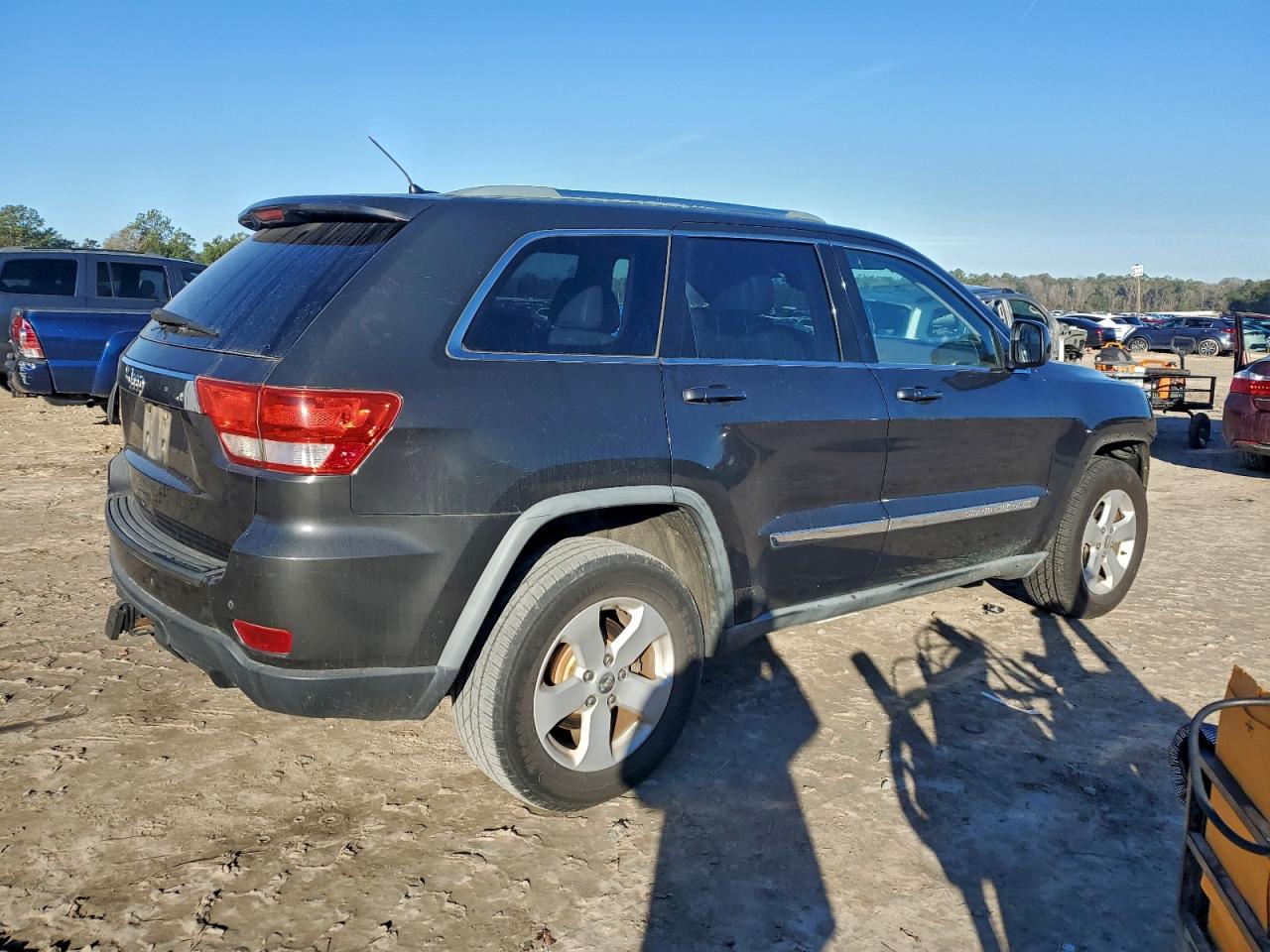 2011 JEEP GRAND CHEROKEE LAREDO photo 3