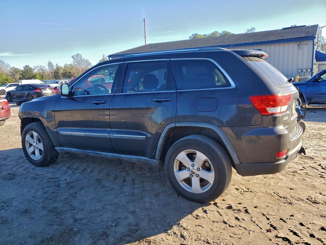 2011 JEEP GRAND CHEROKEE LAREDO photo 2