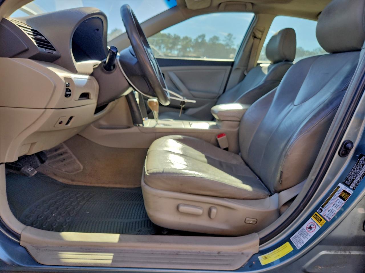 2011 TOYOTA CAMRY BASE photo 7