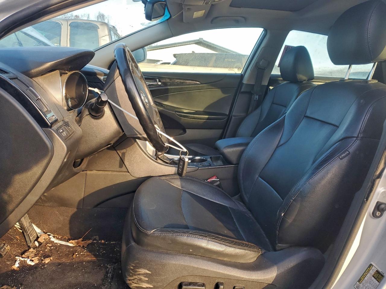 2011 HYUNDAI SONATA SE photo 13