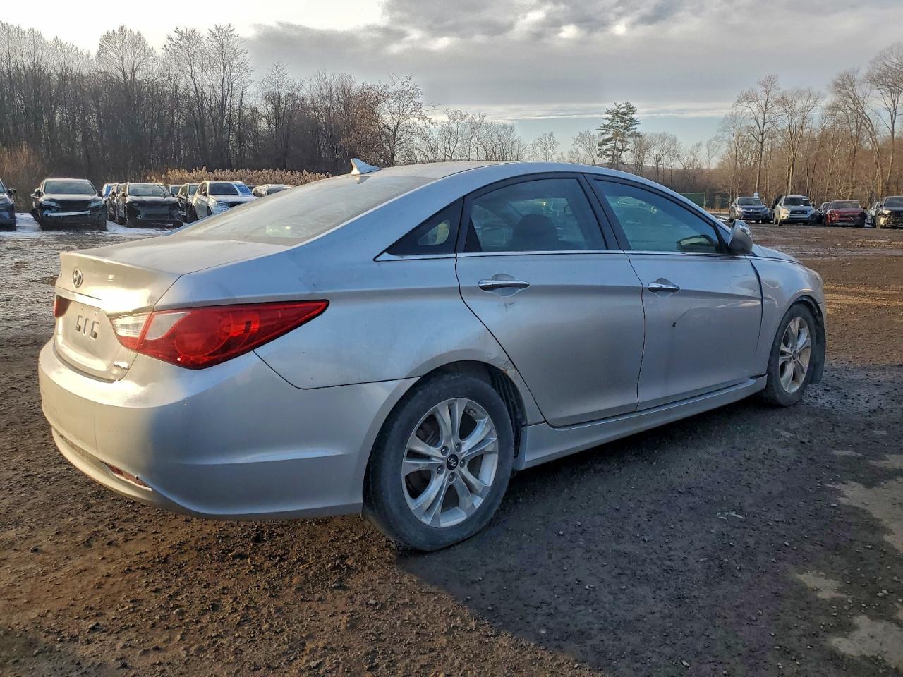 2011 HYUNDAI SONATA SE photo 5