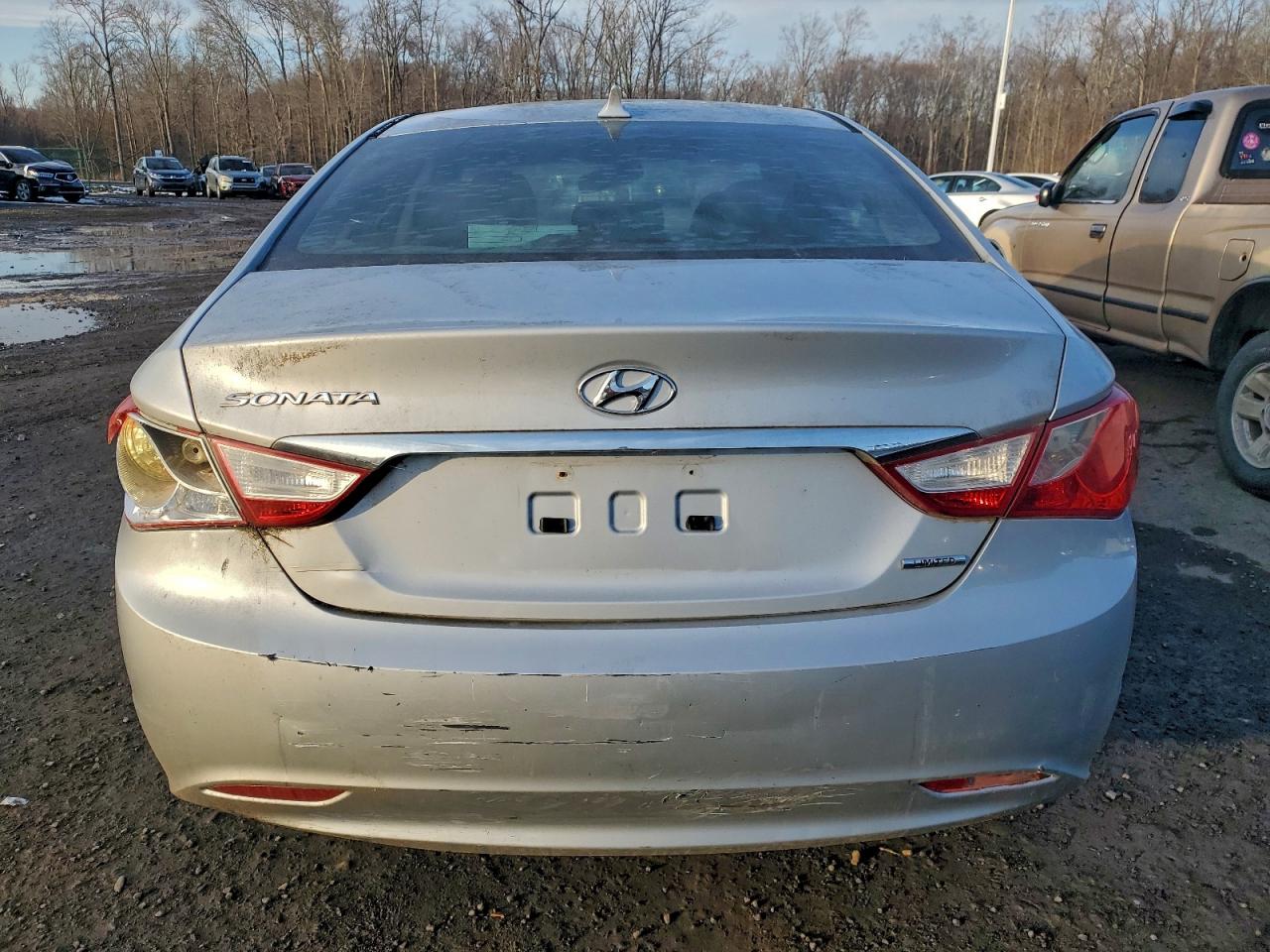 2011 HYUNDAI SONATA SE photo 11
