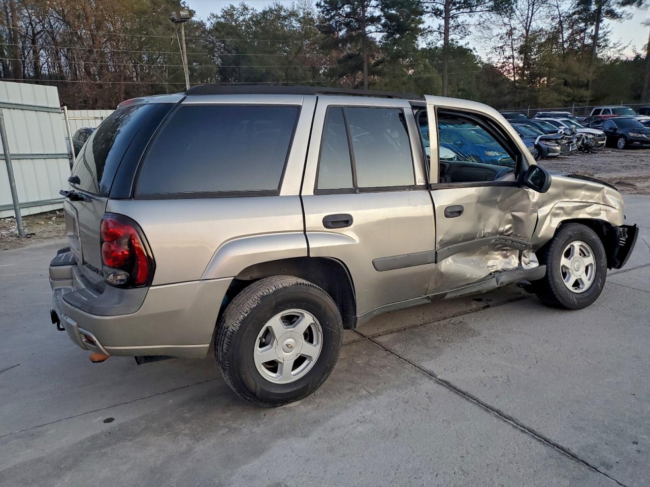 2003 CHEVROLET TRAILBLAZER photo 3