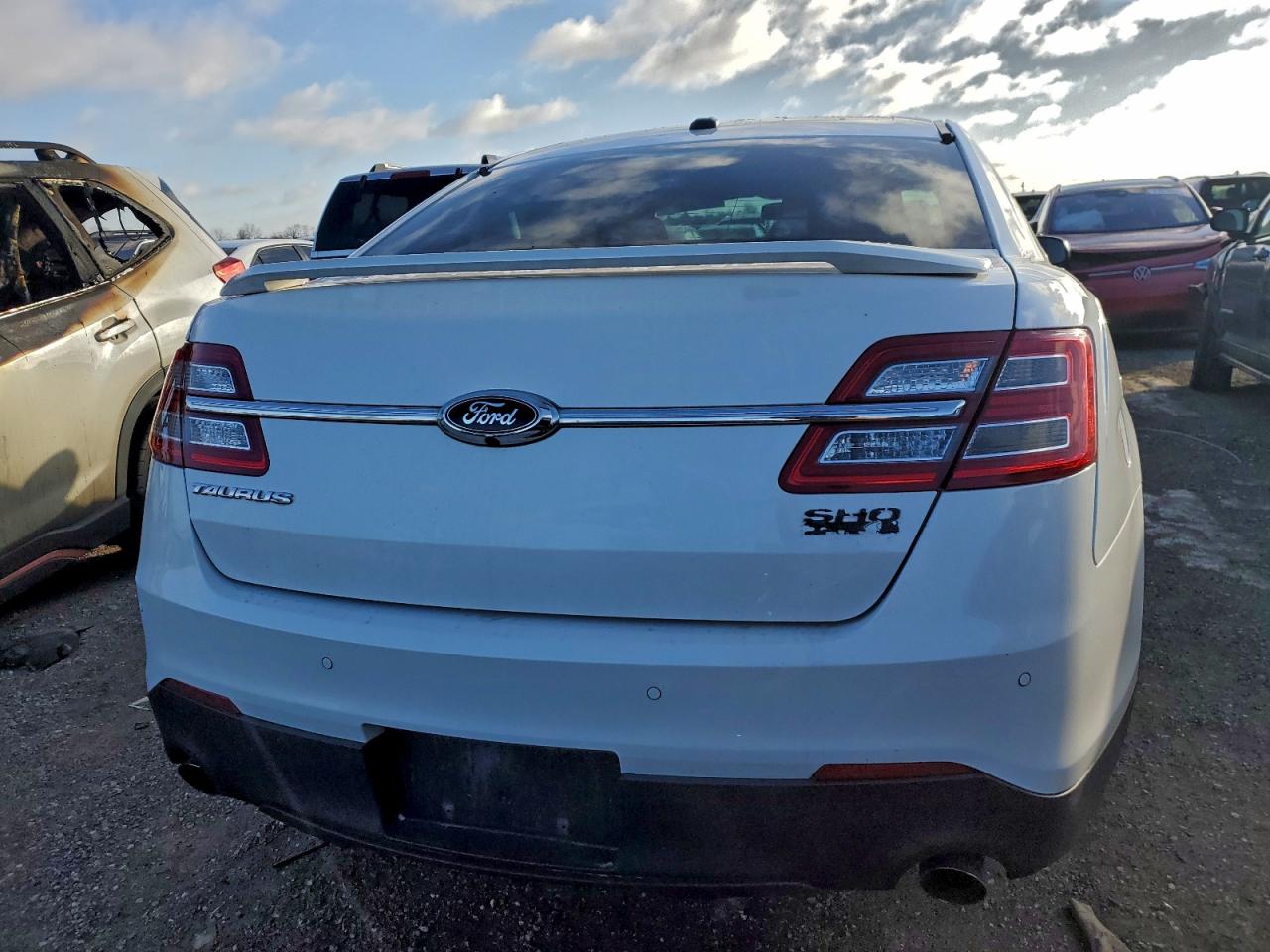 2014 FORD TAURUS SHO photo 16