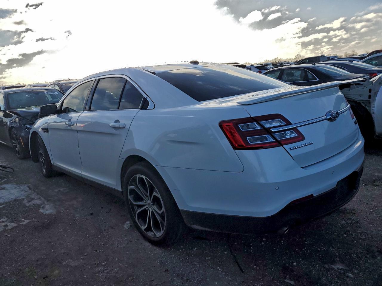 2014 FORD TAURUS SHO photo 4