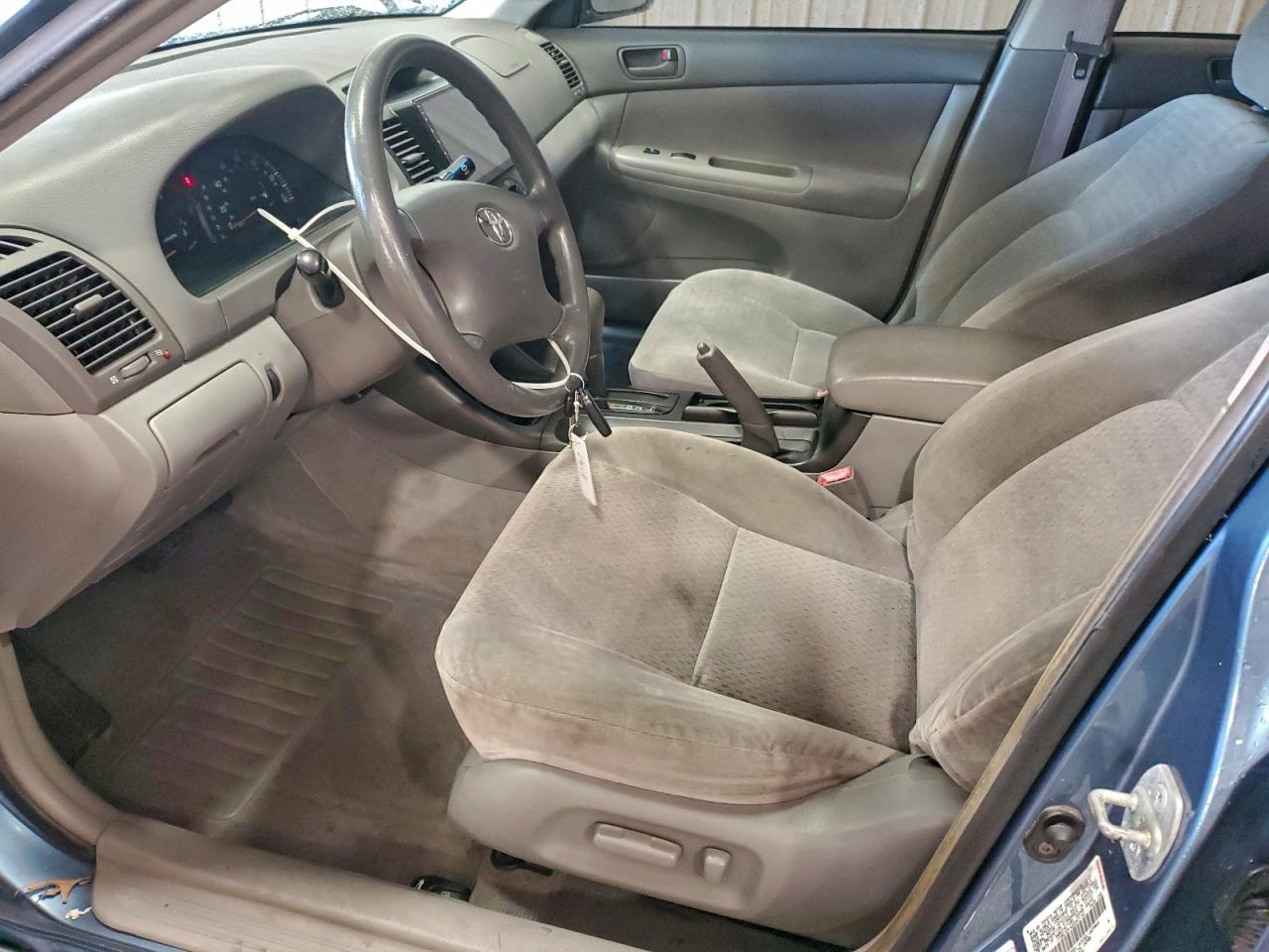 2002 TOYOTA CAMRY LE photo 7