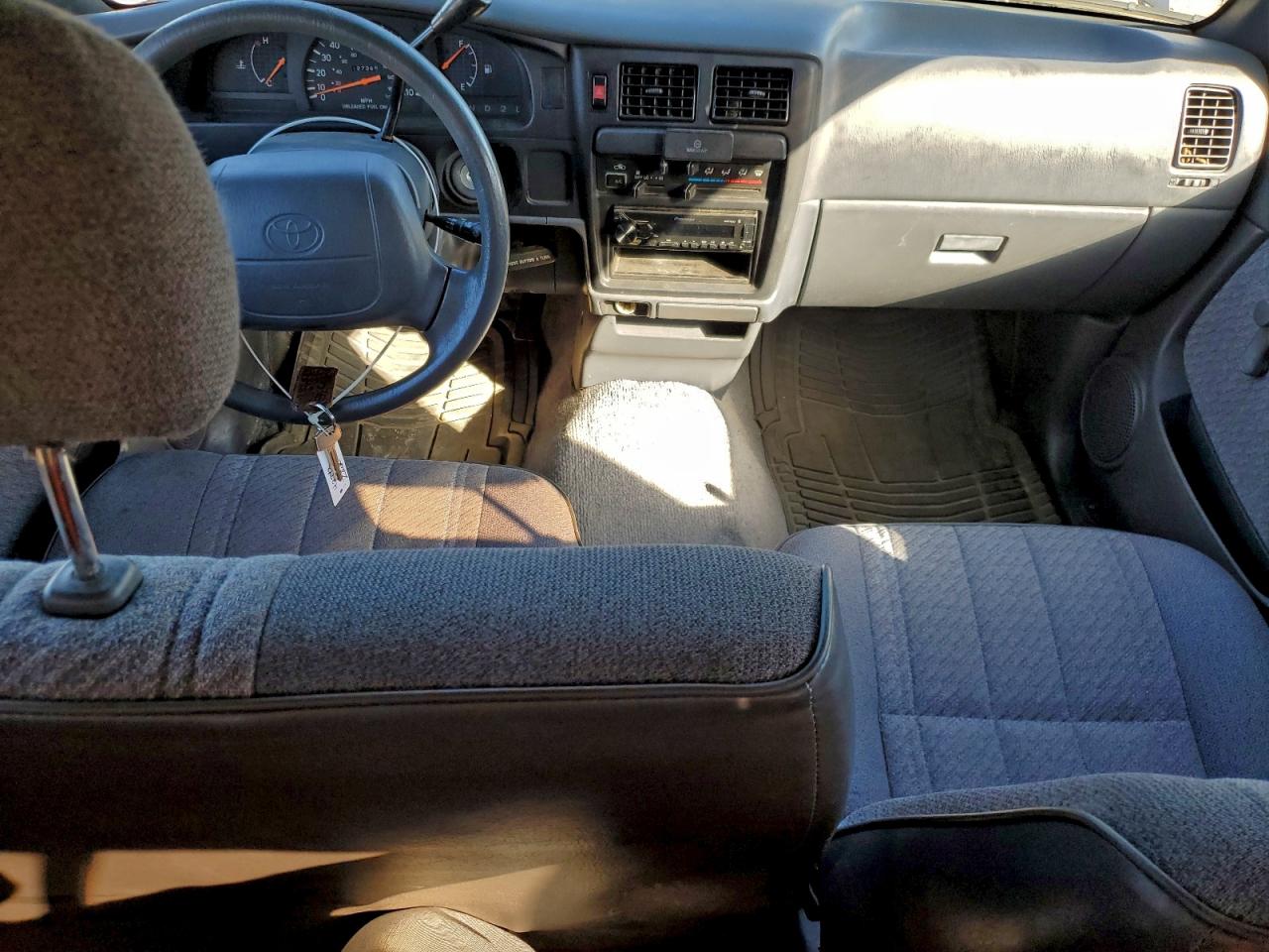 1996 TOYOTA TACOMA XTRACAB photo 8