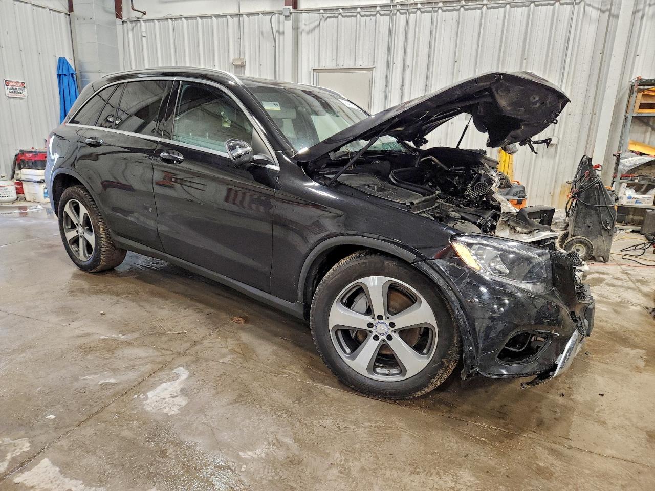2017 MERCEDES-BENZ GLC 300 4MATIC photo 4