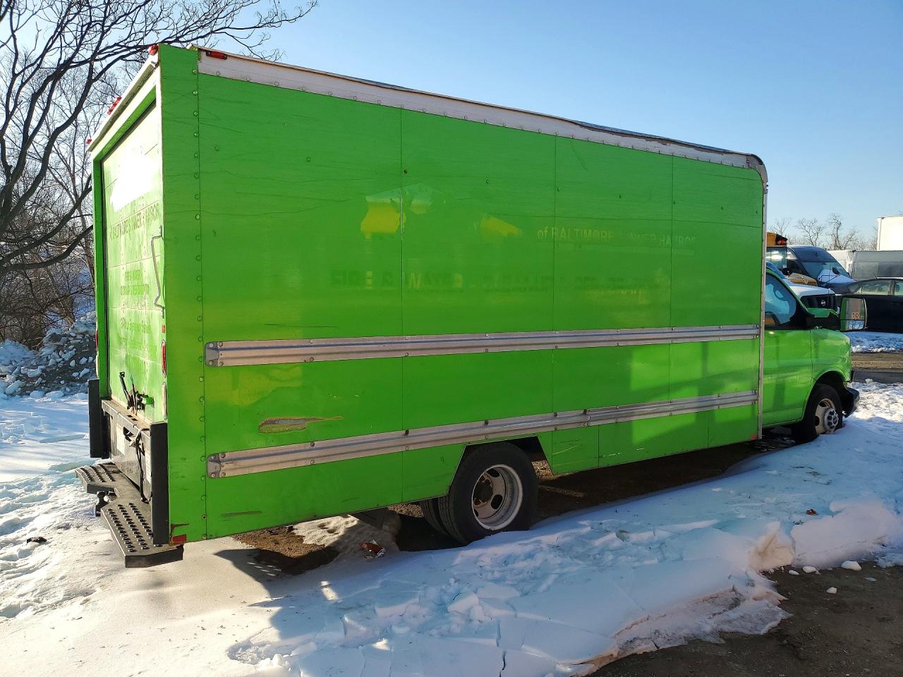 2012 GMC SAVANA BOX TRUCK photo 3