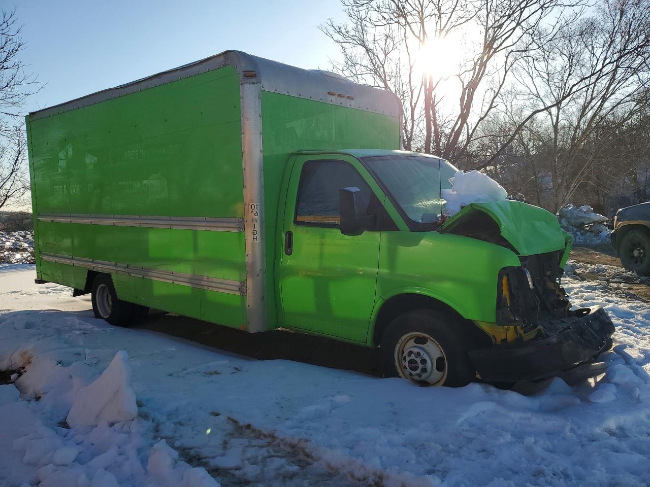 2012 GMC SAVANA BOX TRUCK photo 4