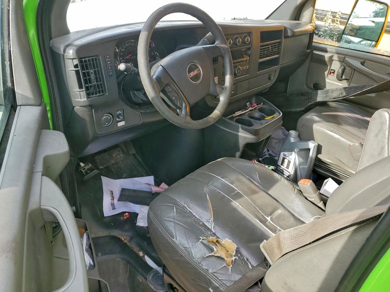 2012 GMC SAVANA BOX TRUCK photo 8