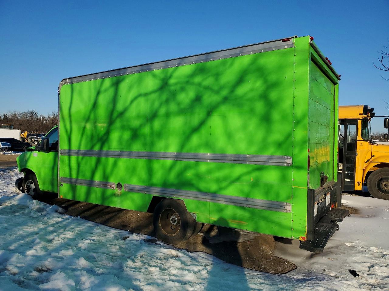 2012 GMC SAVANA BOX TRUCK photo 2