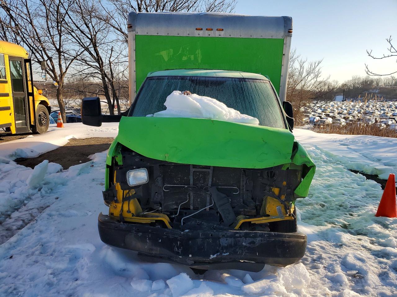 2012 GMC SAVANA BOX TRUCK photo 5