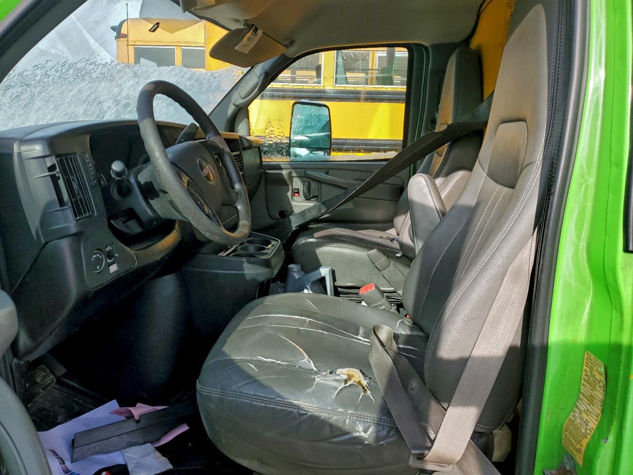 2012 GMC SAVANA BOX TRUCK photo 7