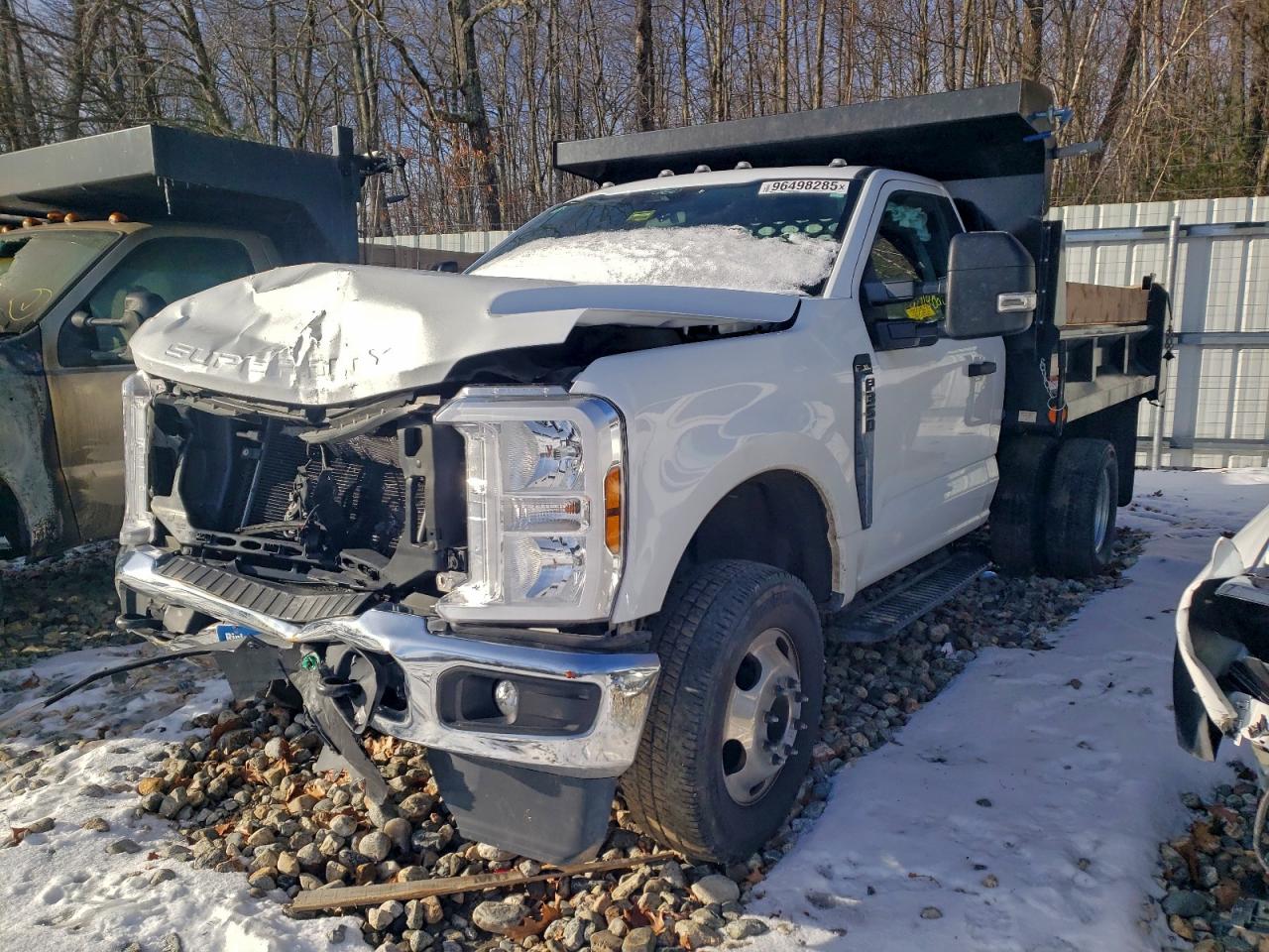 2024 FORD F350 DUMP TRUCK photo 3