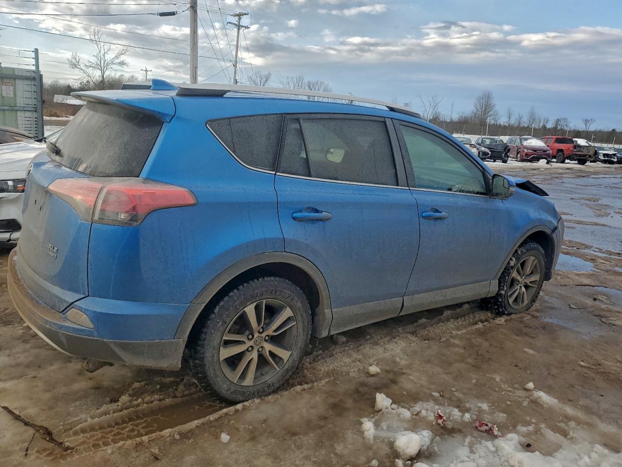 2016 TOYOTA RAV4 XLE photo 3