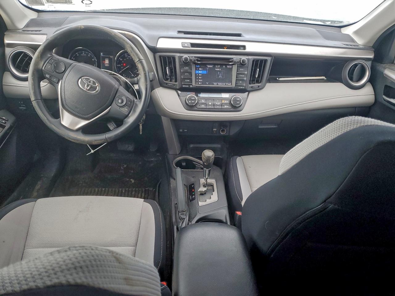 2016 TOYOTA RAV4 XLE photo 8