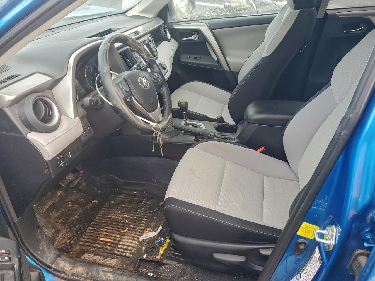 2016 TOYOTA RAV4 XLE photo 7