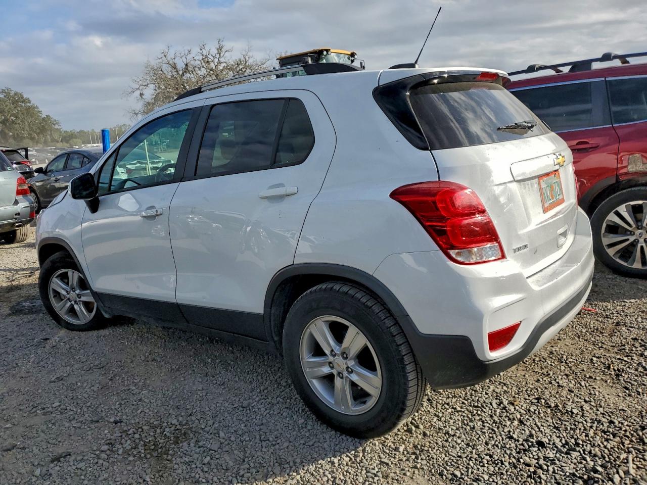 2021 CHEVROLET TRAX 1LT photo 2