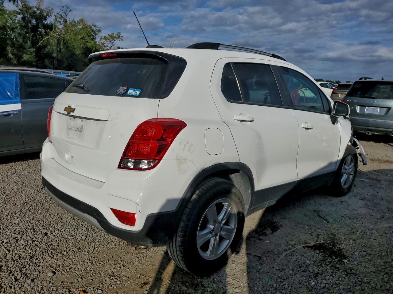 2021 CHEVROLET TRAX 1LT photo 3