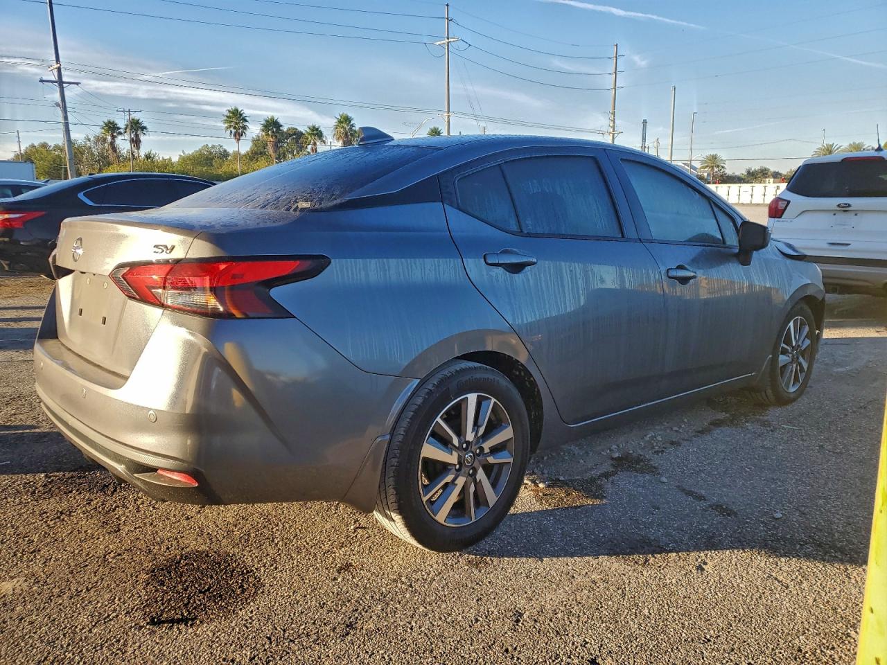 2020 NISSAN VERSA SV photo 5