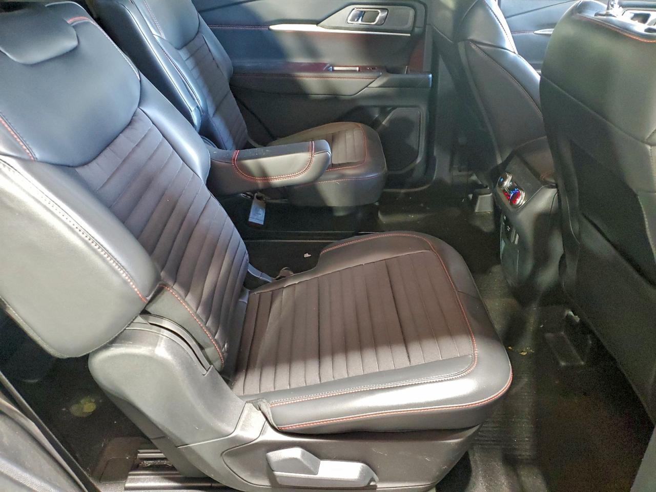 2025 FORD EXPLORER ST-LINE photo 21
