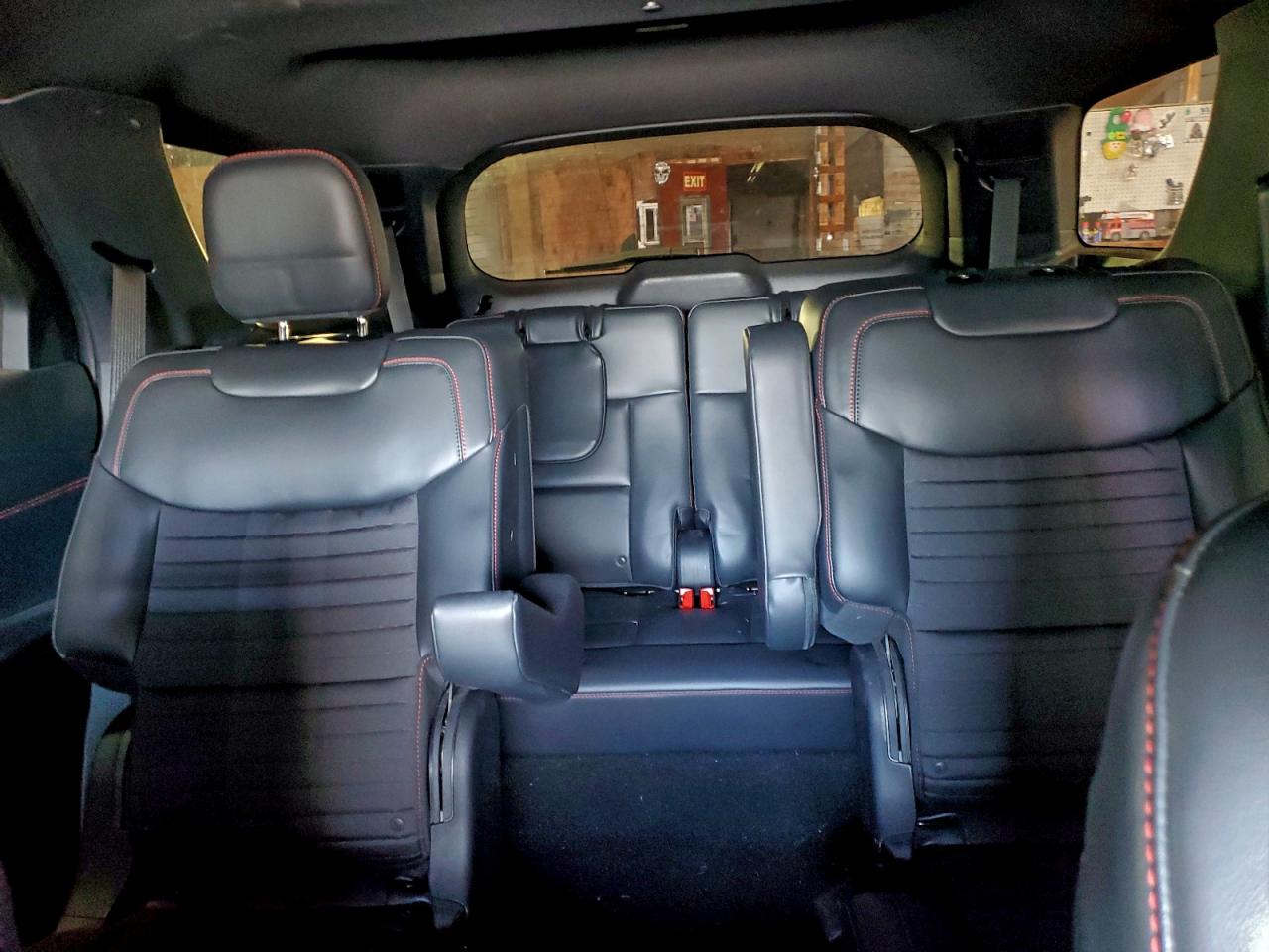 2025 FORD EXPLORER ST-LINE photo 19