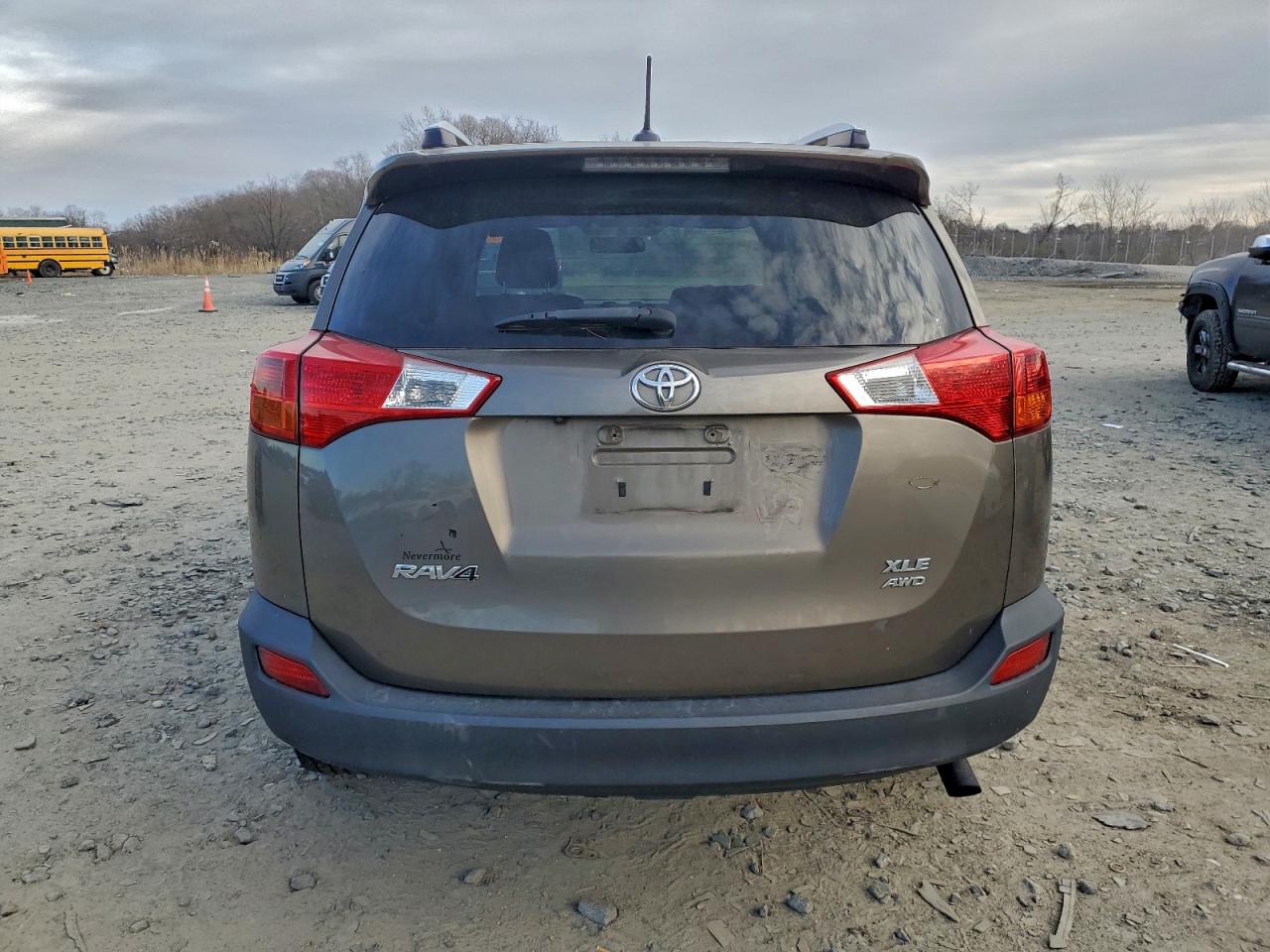 2015 TOYOTA RAV4 XLE photo 6
