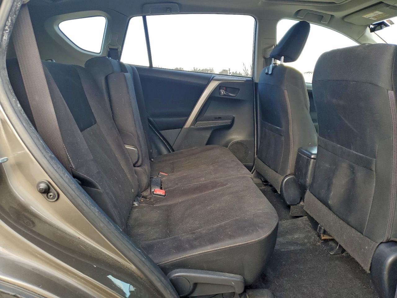 2015 TOYOTA RAV4 XLE photo 11