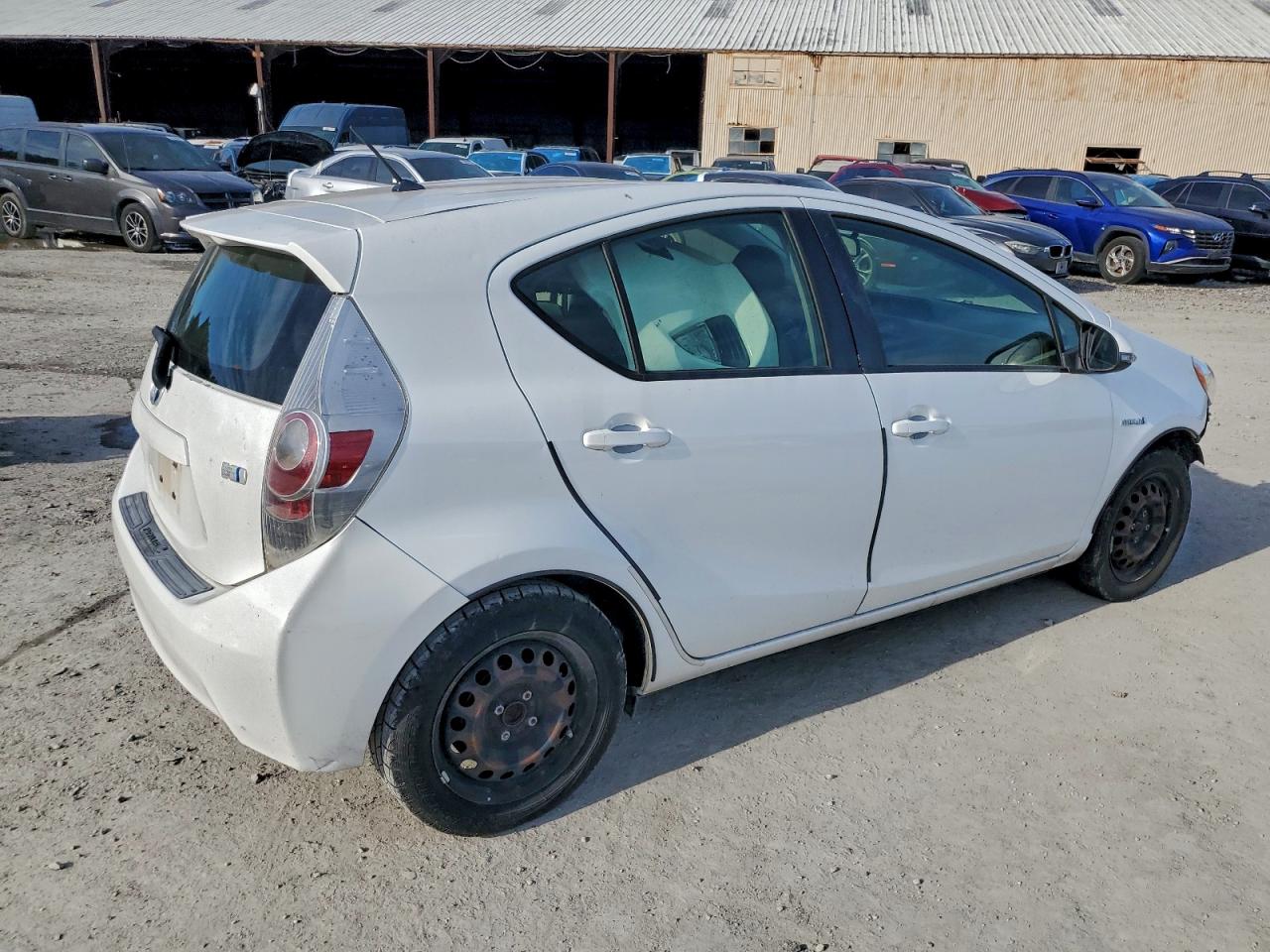 2013 TOYOTA PRIUS C photo 3