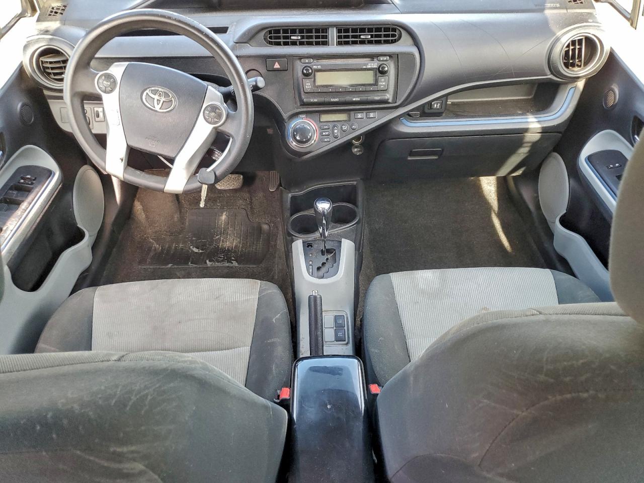 2013 TOYOTA PRIUS C photo 8