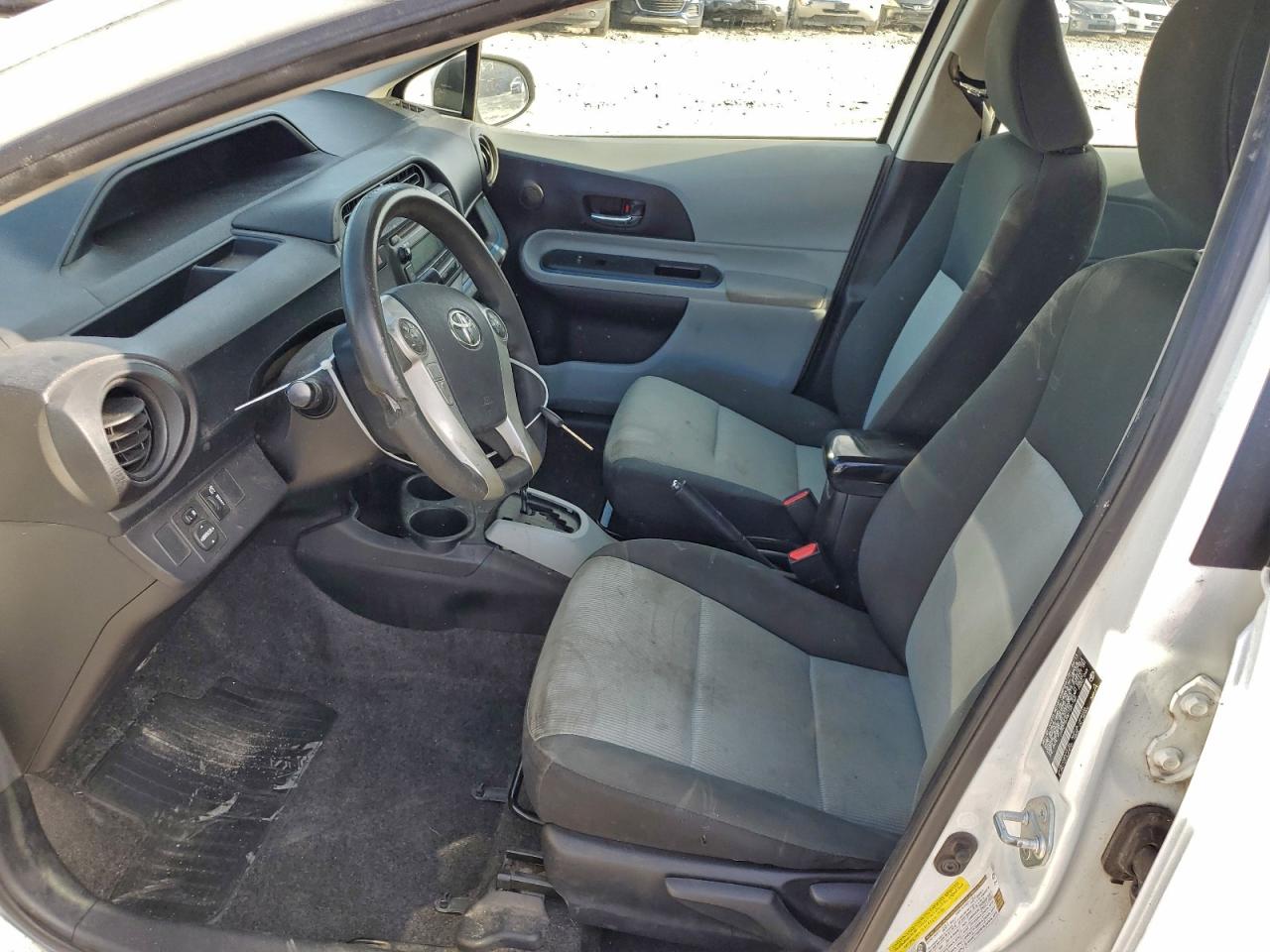 2013 TOYOTA PRIUS C photo 7