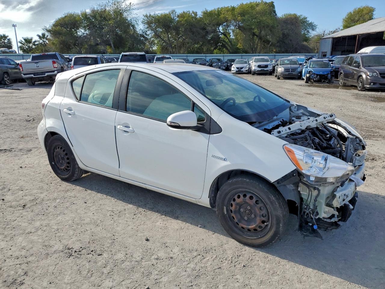 2013 TOYOTA PRIUS C photo 4