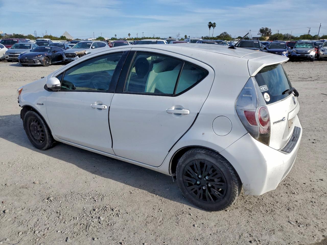 2013 TOYOTA PRIUS C photo 2
