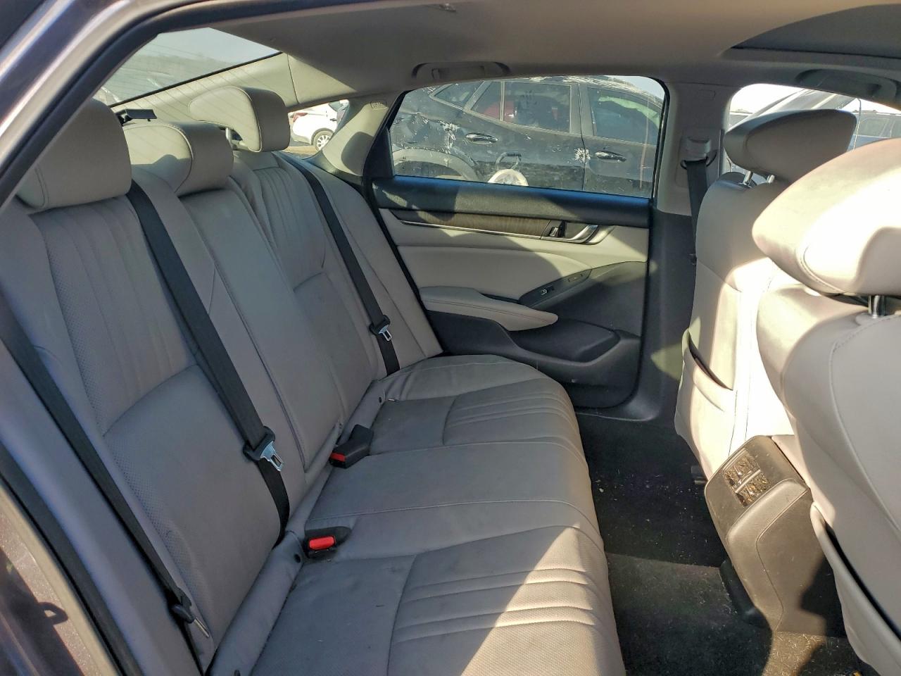 2018 HONDA ACCORD TOURING HYBRID photo 19