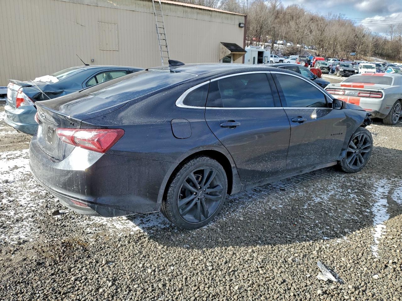 2023 CHEVROLET MALIBU LT photo 3