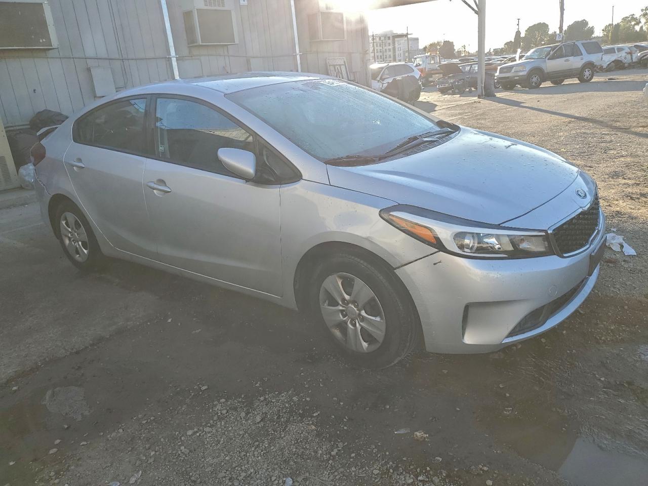 2017 KIA FORTE LX photo 4